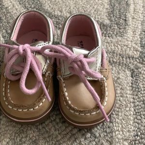 Size one sperrys